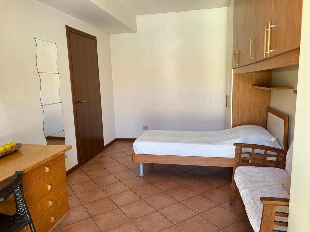 Lecco Only Females Guest House ภายนอก รูปภาพ